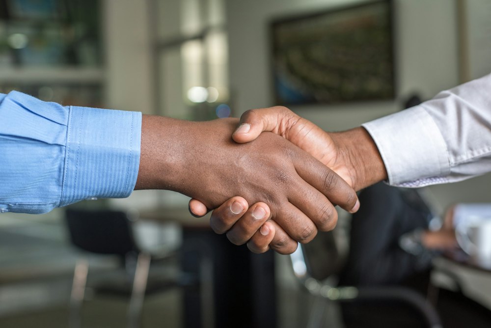 Handshake between a client and partner